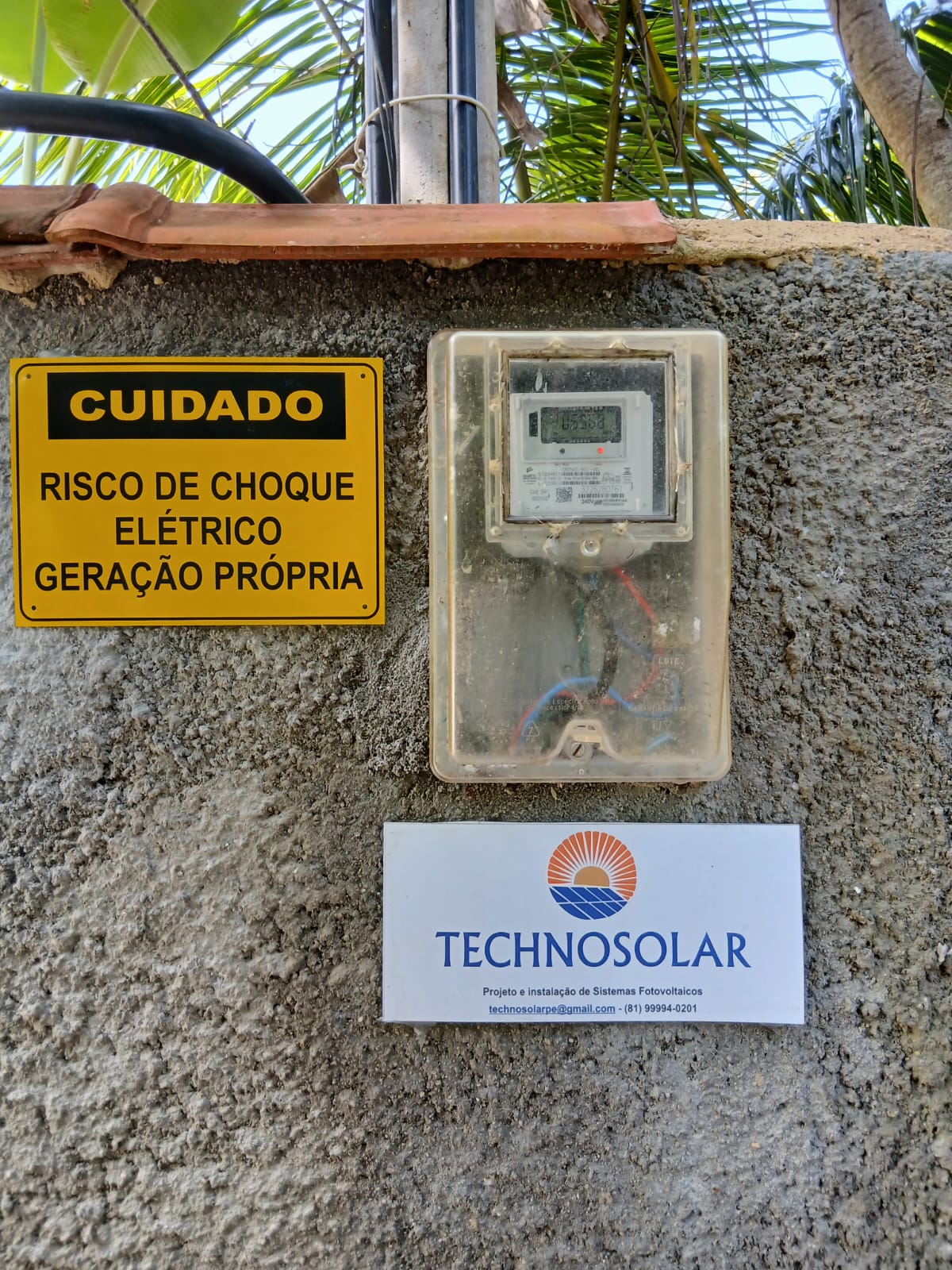 Medidor e sinalização de segurança de geração própria