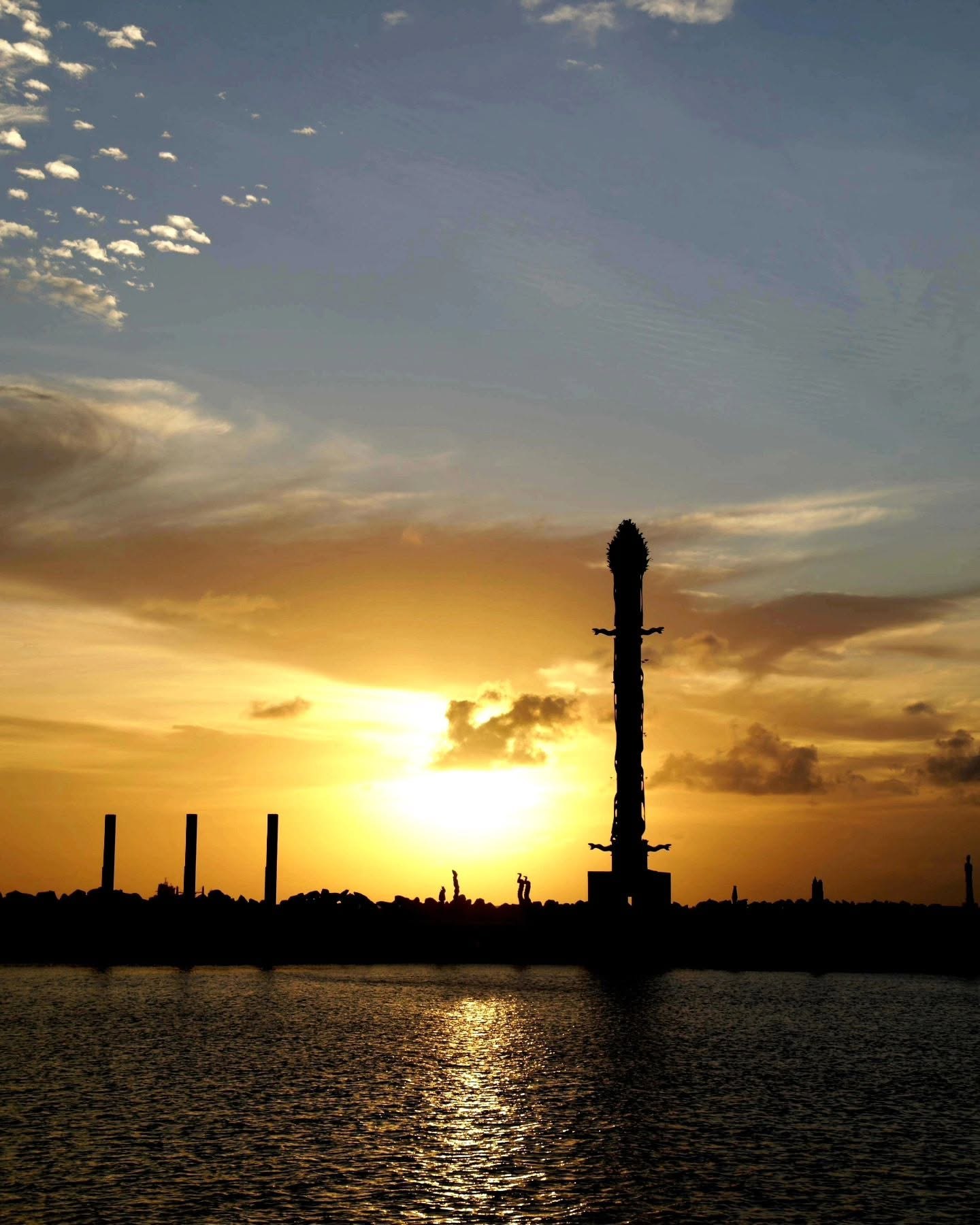 Pôr do sol no Marco Zero do Recife